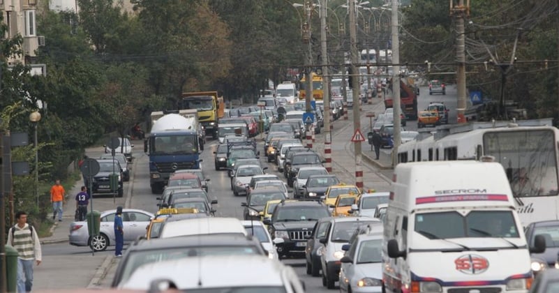 Un test inedit arată cel mai eficient mijloc de transport pentru a traversa Bucureştiul. Metroul, maşina sau pe jos?