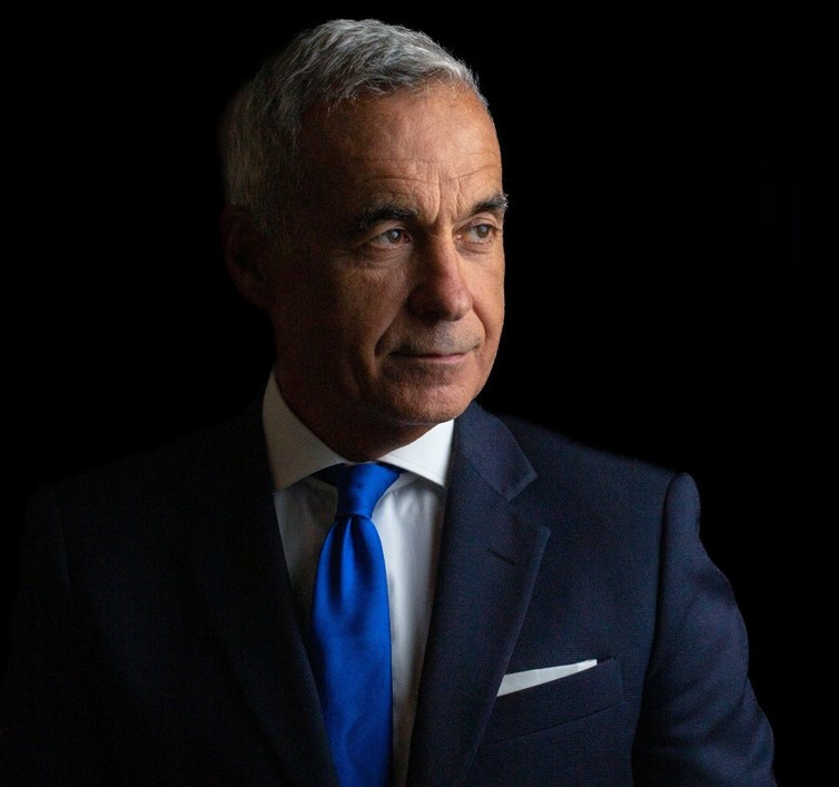 Călin Georgescu, ridicat de oamenii legii / El a fost dus la Parchetul General pentru audieri