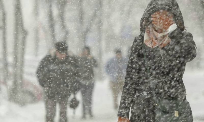 ULTIMA ORĂ! Vremea se răcește semnificativ: vânt și ninsori în Vrancea și mai multe zone din țară