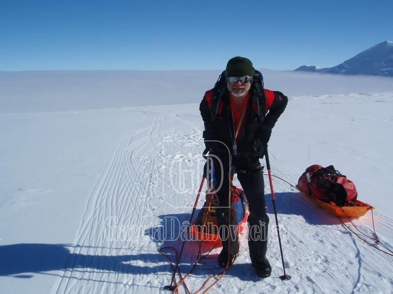 Exploratorul David Neacșu și-a lansat cartea la Târgoviște, în amfiteatrul Universității Valahia