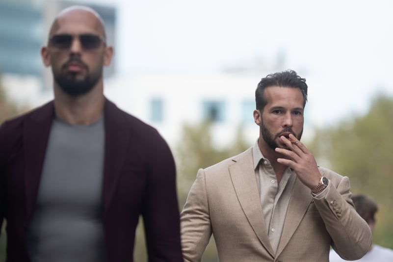 UPDATE Ministrul Emil Hurezeanu, despre discuția cu trimisul special al lui Trump referitoare la frații Tate: Mi-a spus că îl interesează soarta lor / Administrația Trump presează România să ridice restricțiile fraților Tate (Financial Times) / Sunt acuzați de grup infracţional organizat, trafic de persoane şi viol în formă continuată