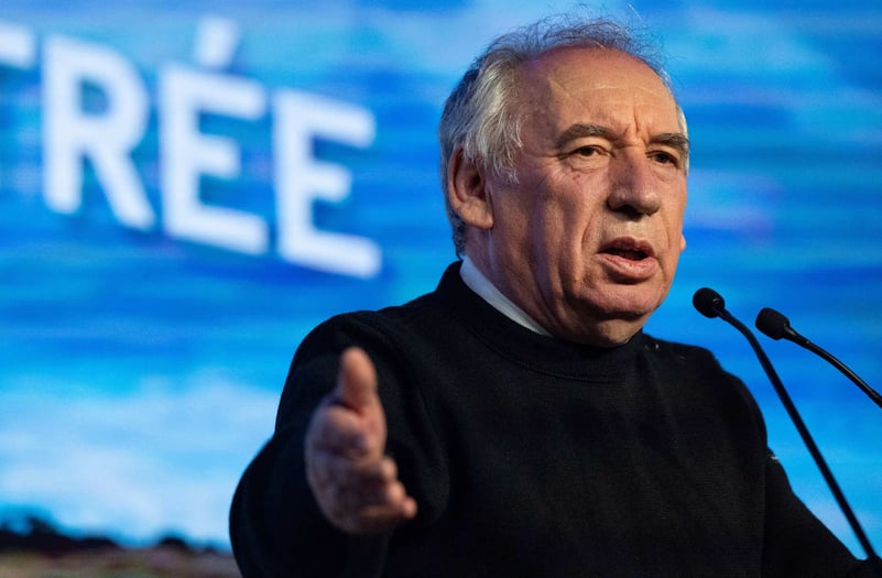 Premierul Franței promite să sprijine ancheta privind avalanșa de acuzații de pedofilie dintr-un internat catolic. Stânga îl acuzase că a mințit că nu cunoaște cazul