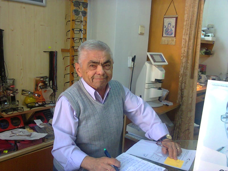 Educaţia…şi Lecţia de Viaţă! – Interviu cu domnul Ionică BOŞTINĂ, optician şi managerul magazinului-atelier «Optica IONICĂ» din Târgu-Jiu – oricât de greu pare acum, există modalități prin care îți poți regăsi echilibrul și puterea interioară”!