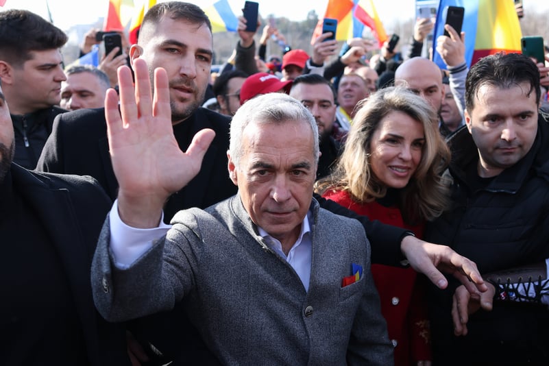 Călin Georgescu a acceptat, pentru prima dată, întrebări ale jurnaliștilor: Trei întrebări ale dumneavoastră, nu ale șefilor / Ce a răspuns întrebat ce va face dacă nu va fi pe buletinul de vot