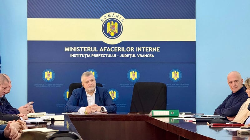 FOTO! Sendință a CJSU Vrancea; pe ordinea de zi, măsuri în contextul stării de alertă epidemiologică și pentru siguranța infrastructurii din zona Copăcești