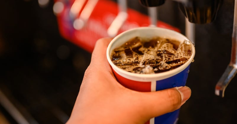 Bacterii periculoase, descoperite în dozatoarele de gheaţă din fast-food-uri din București. ANPC le-a suspendat activitatea