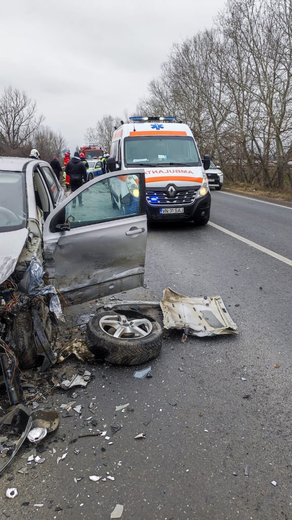 Cele trei persoane rănite în accidentul de la Cosmești au refuzat să meargă la spital