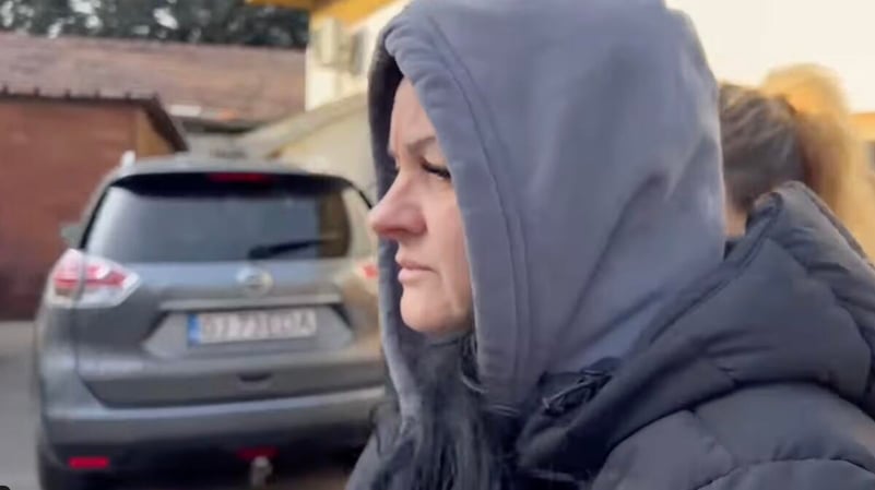 Asistenta acuzată de furt, în cătușe în fața procurorilor. Așteaptă decizia
