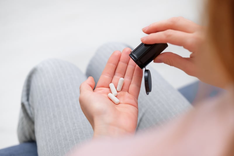 Avertisment al producătorilor de medicamente despre riscurile „Paracetamol Challenge”: „Participanții își pun viața în pericol”