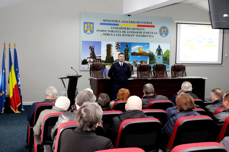 Vizită de informare și documentare la Jandarmeria Dâmbovița