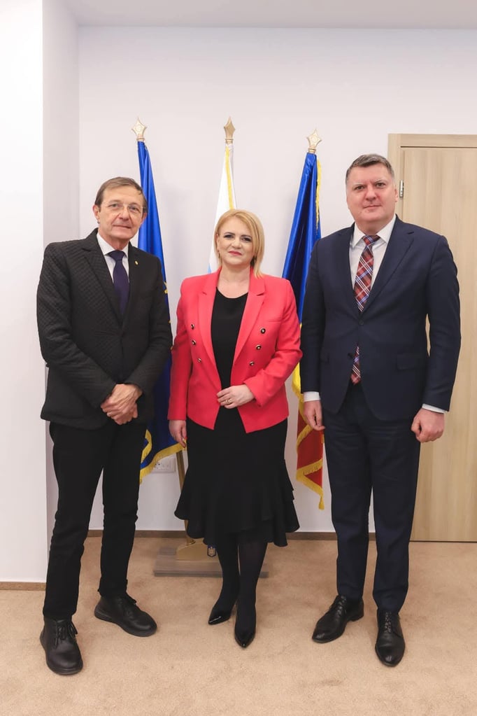 Vizita academicianului Ioan-Aurel Pop la Universitatea „Valahia” din Târgoviște