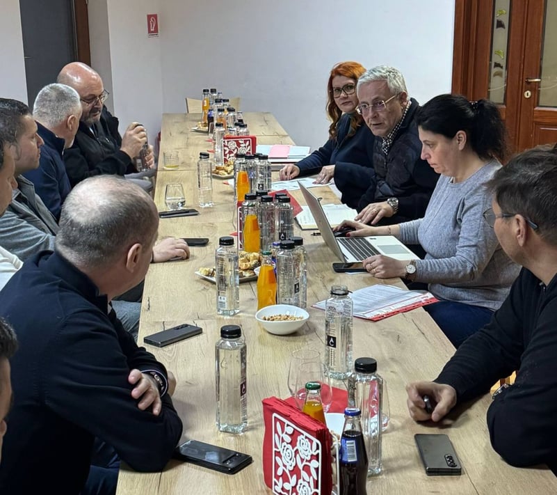 Întâlnire de lucru privind implementarea proiectelor finanţate prin Programul Regional Sud-Muntenia 2021-2027, ieri, la Moroeni