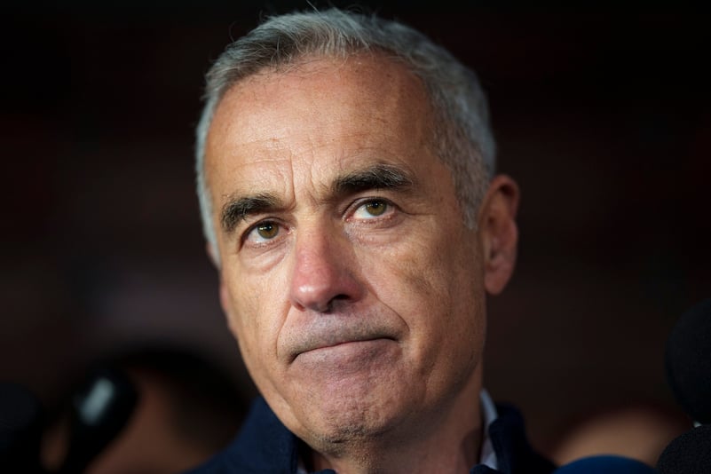 Percheziții în dosarul finanțării campaniei lui Călin Georgescu / „Milițianul Predoiu și niște procurori au trimis în această dimineață mascații acasă la șeful meu de campanie, Radu Pally. Solicit imperativ oprirea acestui abuz – nu ne puteți intimida” / Precizările Parchetului și Poliției