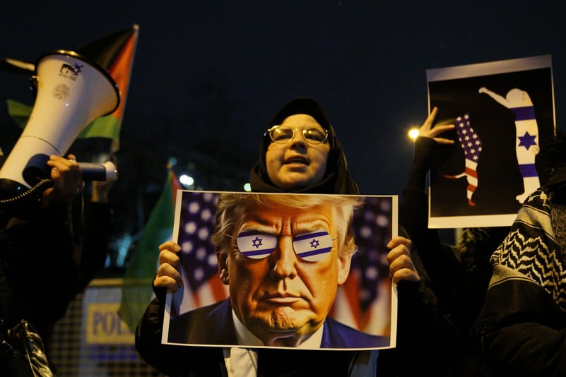 Oficiali americani de rang înalt retrag părți din planul lui Donald Trump privind „preluarea” Fâșiei Gaza, în timp ce liderul de la Casa Albă insistă