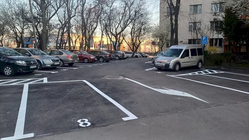 „De ce am plătit 754 de lei pentru parcarea de reședință?”, se întreabă un bucureștean din Sectorul 4. Dezbatere între cetățeni: O fi din vina lui Băluță?