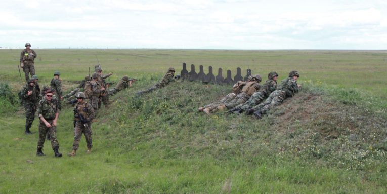 Exerciții militare cu muniție de război în Dâmbovița