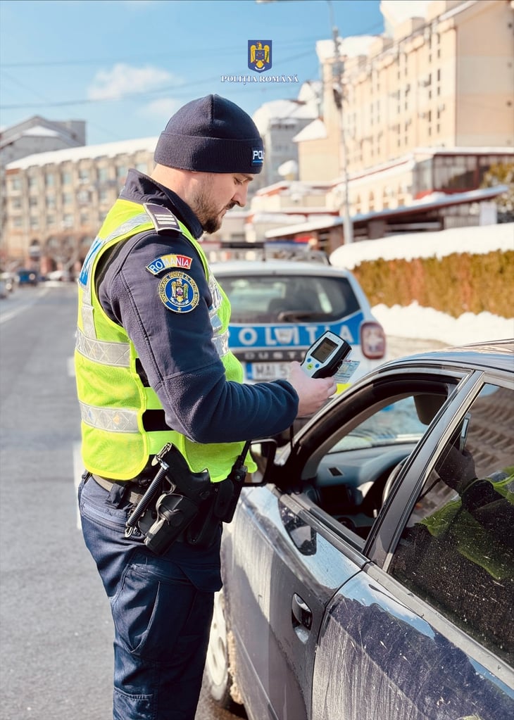 Razie de amploare a polițiștilor dâmbovițeni: 230 de persoane legitimate și 100 de sancțiuni aplicate