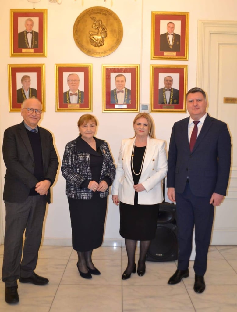 Întâlnire a conducerii UVT cu academicianul Alan Fischer, la Academia Oamenilor de Știință din România