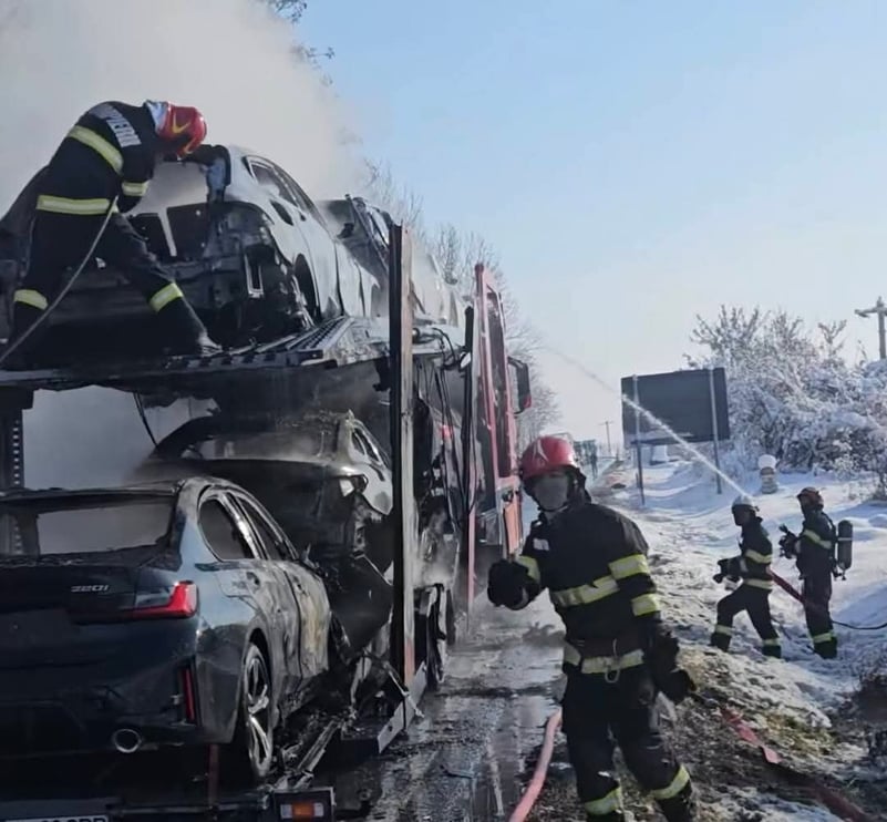 Incendiu devastator pe DN 72, opt autovehicule distruse pe platformă, traficul blocat timp de două ore