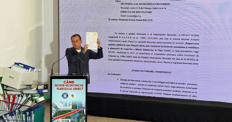 Foto
Daniel Băluţă îi cere lui Nicuşor Dan să semneze avizul de circulaţie pentru lucrările la Planşeul Unirii