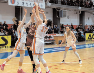 CSM TÂRGOVIȘTE E PRIMA ÎN CAMPIONATUL DE BASCHET FEMININ AL ROMÂNIEI