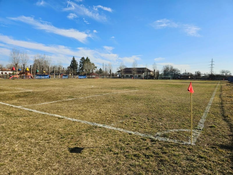 Terenul de fotbal din Valea Mare va găzdui din nou meciuri oficiale după o pauză de mai mulți ani. A fost omologat de reprezentanții AJF Dâmbovița