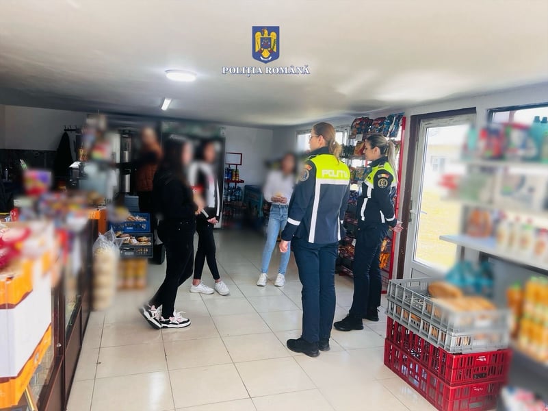 (FOTO) RAZIE DE AMPLOARE ÎN ȘCOLILE DIN DÂMBOVIȚA! Peste 100 de Elevi, Prinși chiulind! Amenzi și Țigări Confiscate!