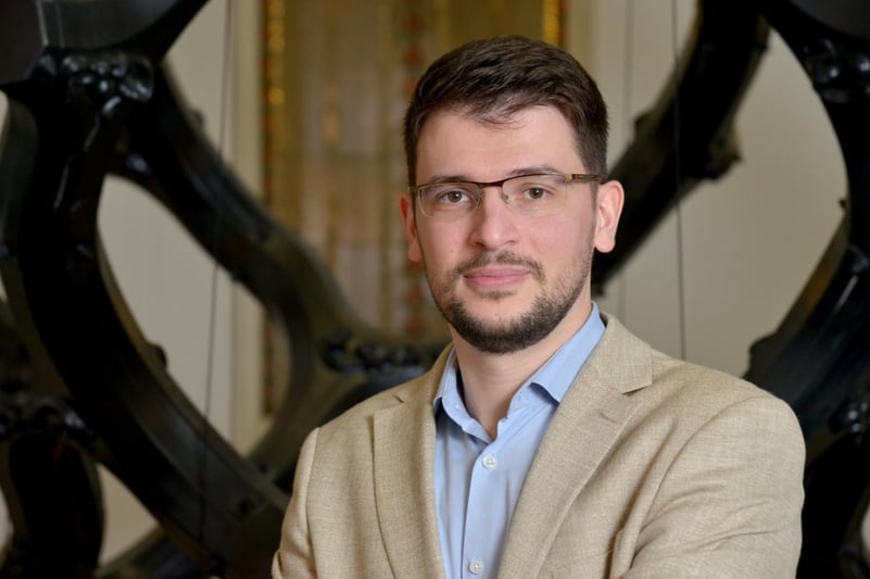 Evoluția companiilor din indicele BET în 2024. Creștere de doar 0,6% a veniturilor și scădere de 1,8% a profitului, salvată de performanța sectorului bancar