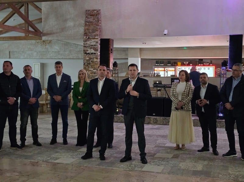 (Foto) Balul Mărțișorului a Încins Atmosfera la Târgoviște! Corneliu Ștefan și Cristian Daniel Stan, alături de Doamnele Primăverii!