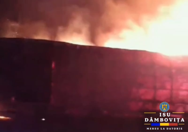 (Video) Incendiu violent la un vagon de tren dezafectat în Titu! Intervenție de urgență a pompierilor!