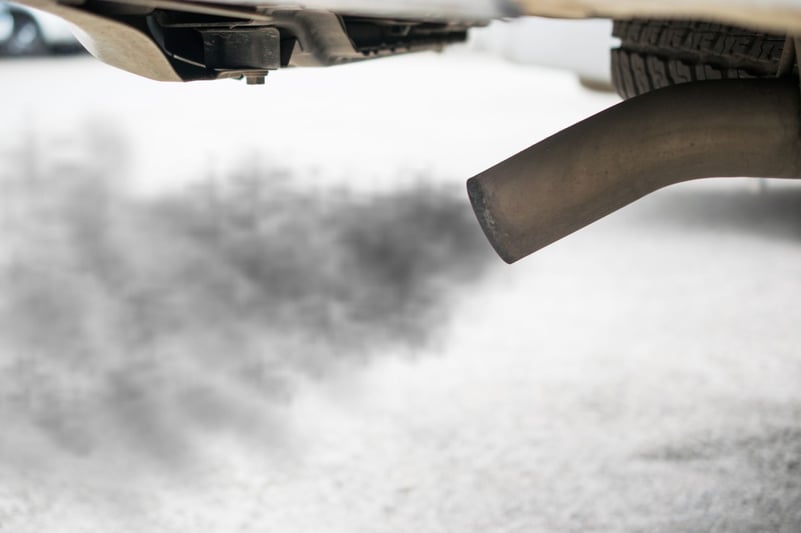 UE relaxează reglementările privind emisiile de CO2 ale mașinilor noi. Producătorii auto vor avea doi ani în plus pentru a evita amenzile mari