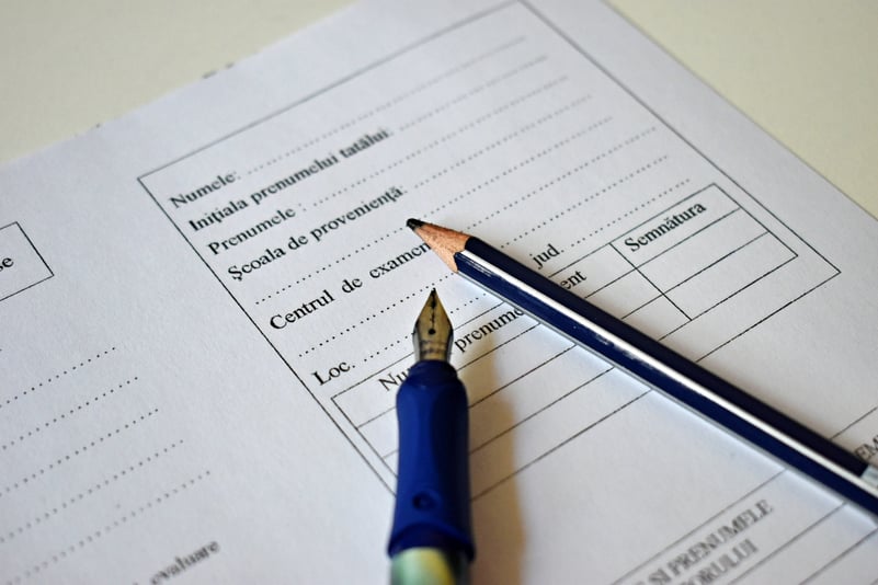 Simulare Evaluarea Națională 2025. Peste 173.000 de elevi de clasa a VIII-a participă la probe, dintre care 10.000 din minoritățile naționale / Notele se trec în catalog doar la cerere