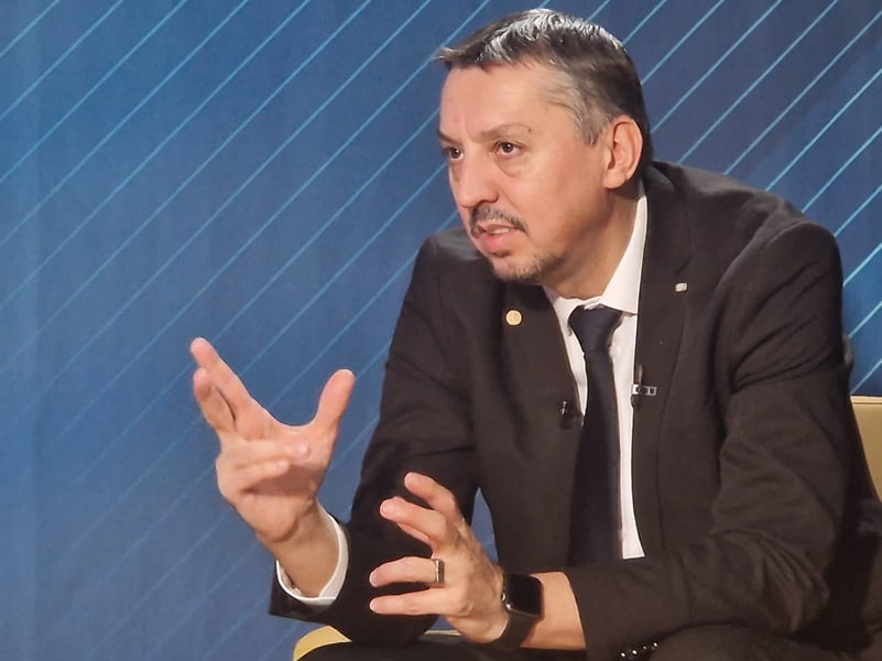 Ministrul Educației, Daniel David: Gândirea critică trebuie să devină metodă transversală de predare a tuturor disciplinelor, prin programă și trainingul profesorilor / S-ar putea să existe și ca disciplină în oferta pe care o va face ministerul către școli