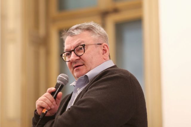 INTERVIU – Istoricul Armand Goşu: „Călin Georgescu nu cred că este creaţia ruşilor. Mai degrabă a ieşit din spuma serviciilor româneşti. Nu e vorba doar de SIE, e o mare problemă şi în Armată!“