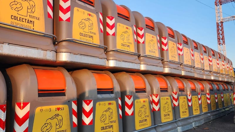 Noi ghene de vechituri în Sectorul 3. PS3: Bucureștenii de aici pot arunca haine și electrocasnice vechi în peste 500 de noi containere speciale