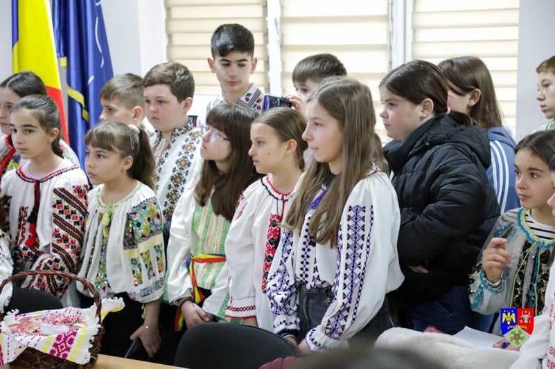 Elevi bursieri din Nereju în vizită la președintele CJ; Nicușor Halici: Un viitor împlinit, prin educație!