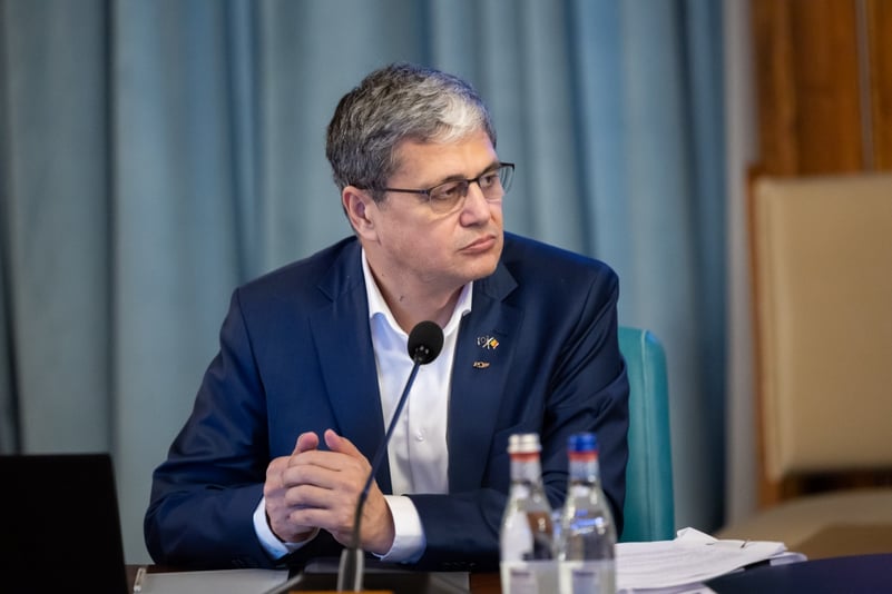 Bugetul alocat pentru cardurile educaționale în valoare de 500 de lei a fost epuizat pentru că s-a dublat numărul de beneficiari, spune Ministrul Proiectelor Europene / Marcel Boloș: Estimăm ca plățile să fie finalizate până la sfârșitul lunii mai 2025