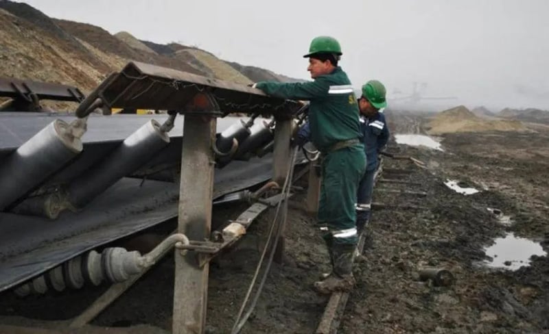 100 de mineri, reconvertiți în instalatori de panouri solare