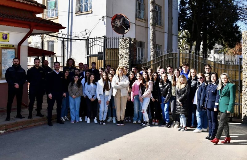 Vizită preventiv educativă a mai multor elevi ai Colegiului Național „Vladimir Streinu”, la Penitenciarul Găești