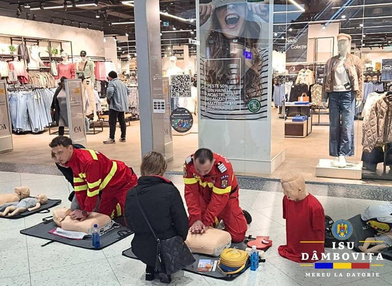 Pompierii dâmbovițeni împărtășesc cunoștințe esențiale de prim-ajutor cu dâmbovițenii