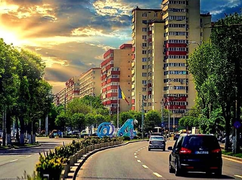 Dl. Băluță, oficial mâhnit: „Unii aleși ai comunității denigrează Sectorul 4 în problema salubrizării!” Ca să alunge din tristețe, pune o poză frumi, mega editată