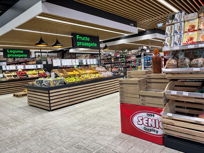 Stafide pentru tot blocul, șampon nostalgic și detergent cu găleata. Am fost la primul supermarket Senic din București unde, minune, odorizantele auto vorbesc cu tine