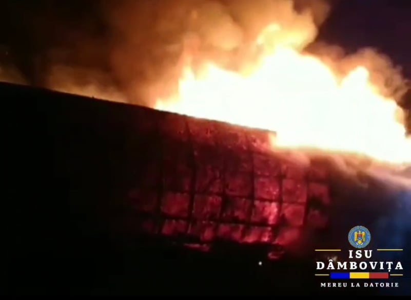 Intervenție promptă a pompierilor din Titu pentru stingerea unui incendiu la un vagon de tren dezafectat