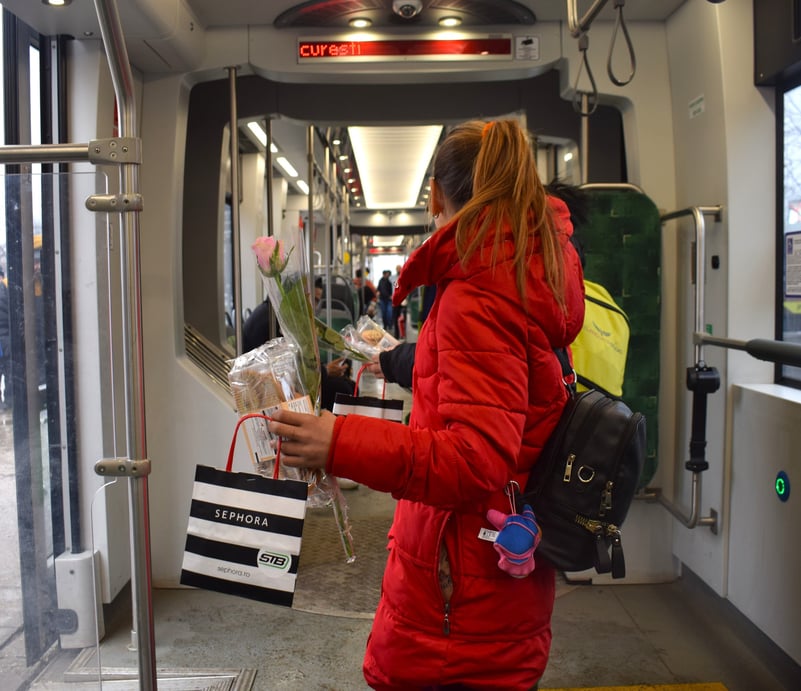 STB organizează o tombolă de 8 Martie 🎁 Doamnele și domnișoarele pot câștiga numeroase premii. Ce trebuie să faci pentru a te înscrie