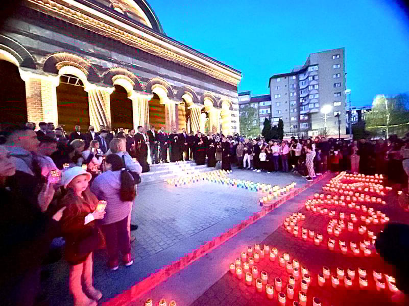 „Calea Luminii” a adunat mii de credincioși în Joia Mare