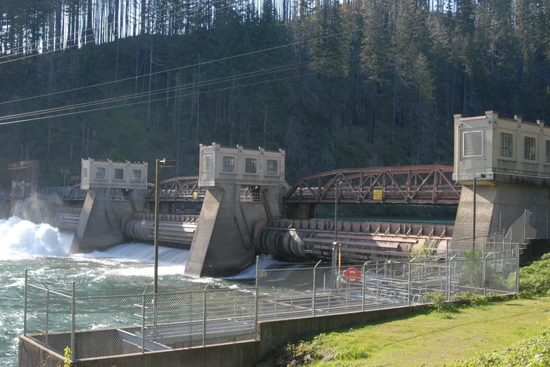 Leaburg Dam