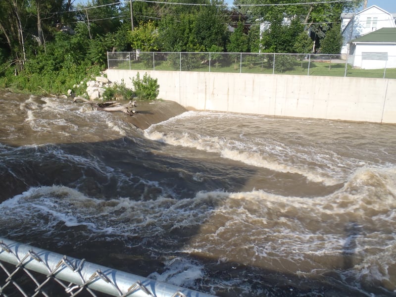 wingdam w/ crest ~1300cfs, 6/24/10