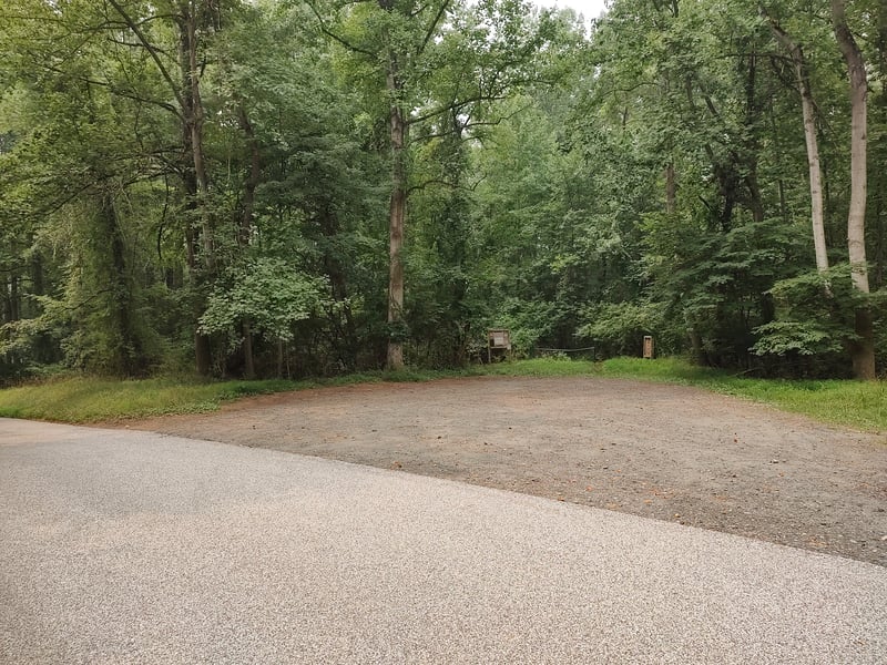 Falls_Road_Put-in_Access_trail_parking