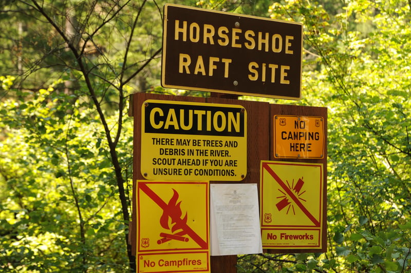 Horseshoe Access Sign