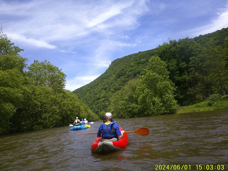 Boaters & Rock Outcroppings - Keyser to Black Oak